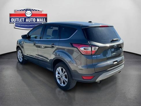 Used 2017 Ford Escape SE image 5