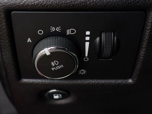 Used 2020 Jeep Grand Cherokee Overland image 21