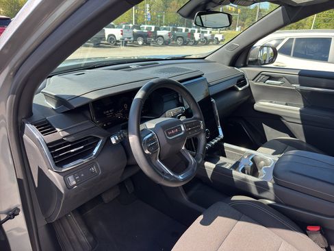 Used 2025 GMC Acadia Elevation image 11