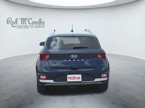 Used 2025 Hyundai Venue Limited FWD image 4