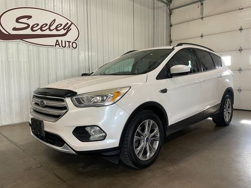 Used 2017 Ford Escape SE w/ SE Leather Comfort Package FWD image 2