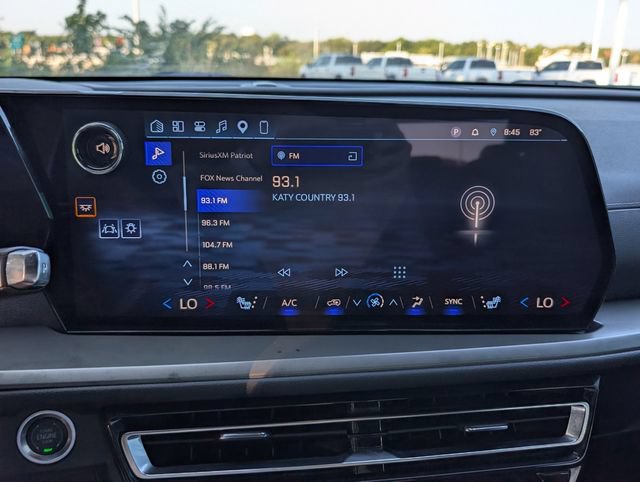 Used 2025 Chevrolet Traverse LT FWD image 9
