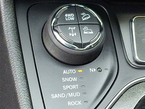 Used 2020 Jeep Cherokee Trailhawk w/ Cold Weather Group image 24