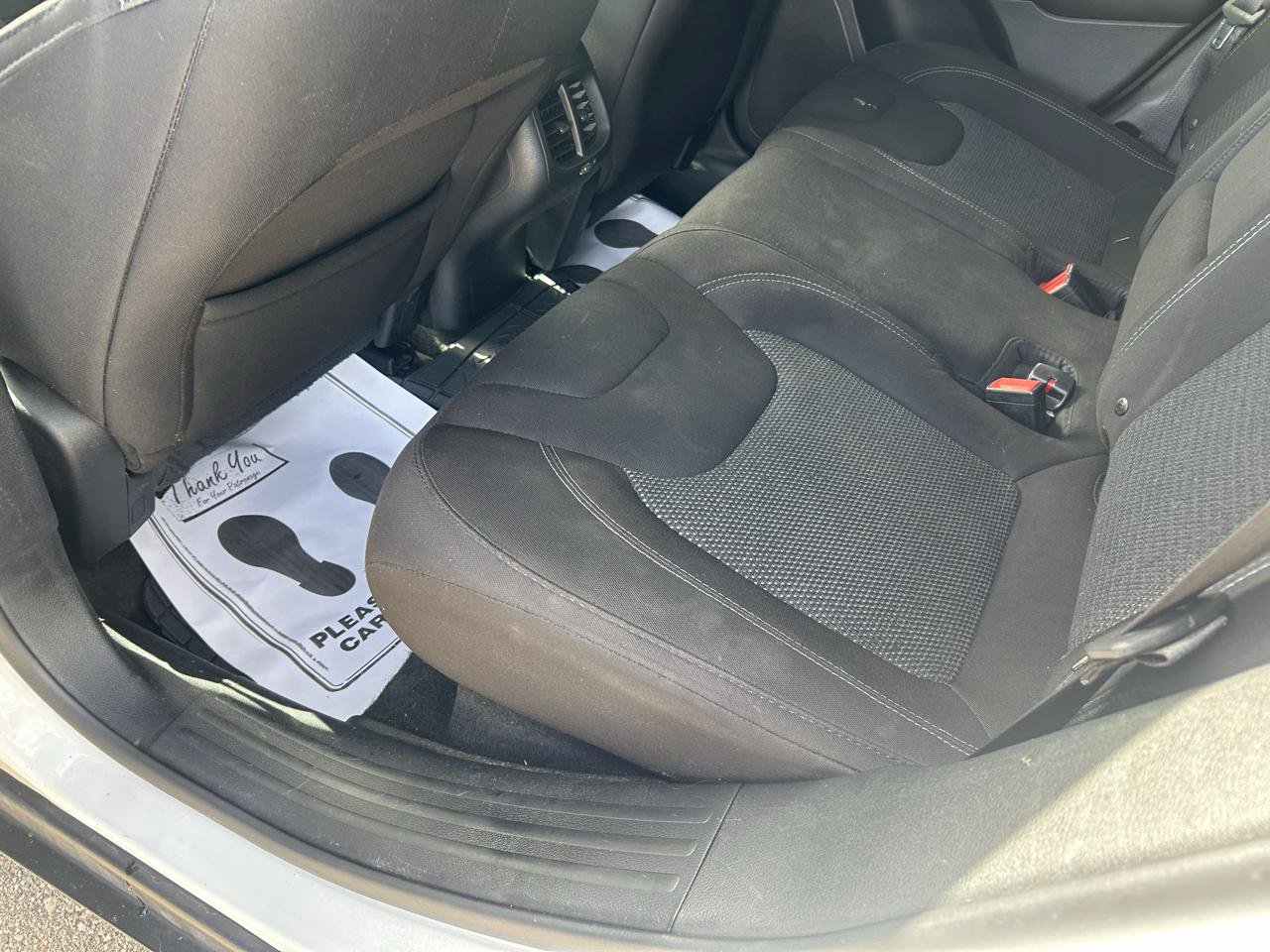 Used 2019 Jeep Cherokee Latitude w/ Popular Appearance Group FWD image 9