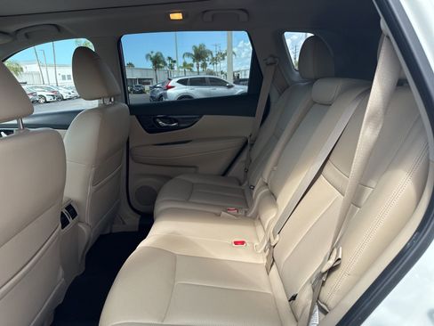 Used 2018 Nissan Rogue SL w/ Premium Package image 9