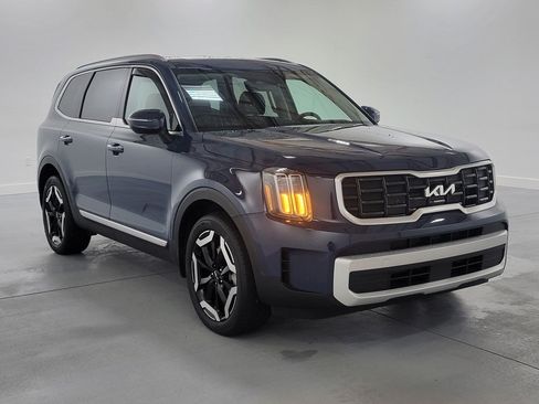 Used 2024 Kia Telluride S w/ S Sunroof Package FWD image 2