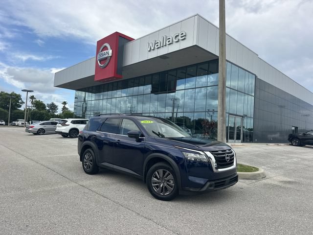 Certified 2024 Nissan Pathfinder SV FWD image 1