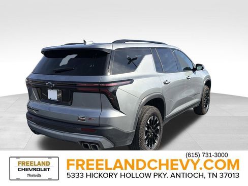 Used 2025 Chevrolet Traverse Z71 w/ Driver Confidence Package image 3