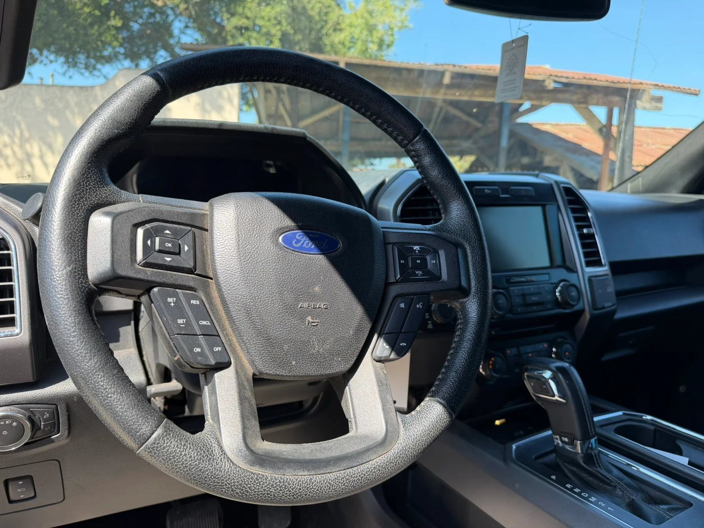 Used 2015 Ford F150 XLT w/ Equipment Group 302A Luxury AWD/4WD image 11
