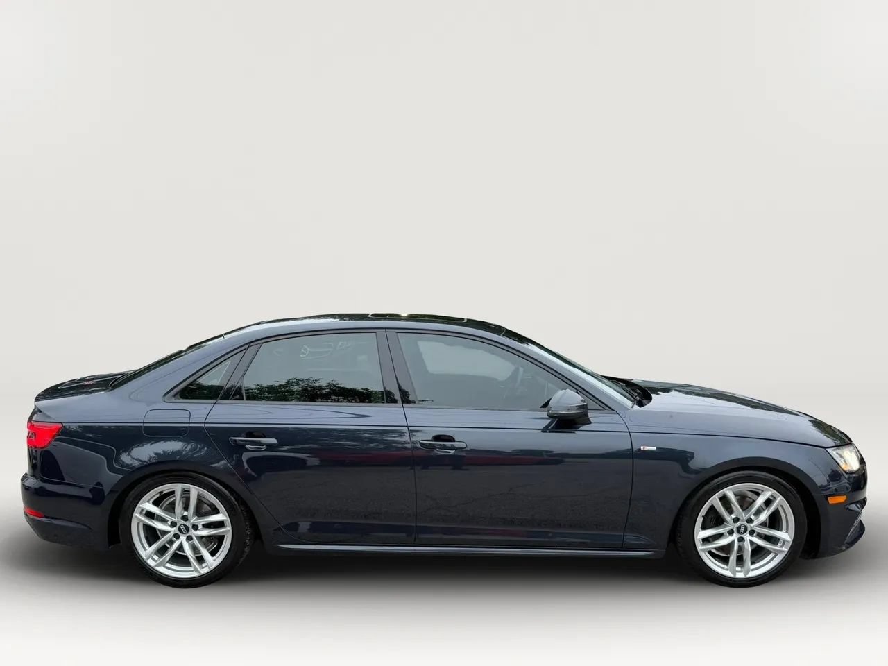 Used 2017 Audi A4 2.0T Ultra Premium w/ Convenience Package FWD image 2