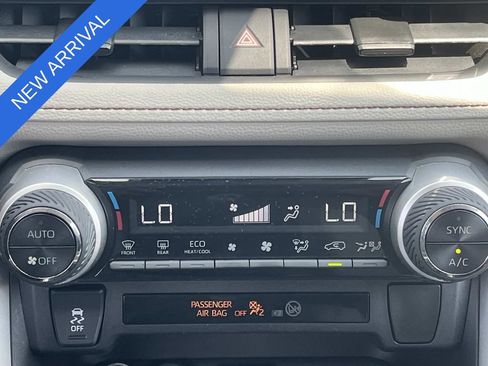 Used 2020 Toyota RAV4 XLE AWD/4WD image 15