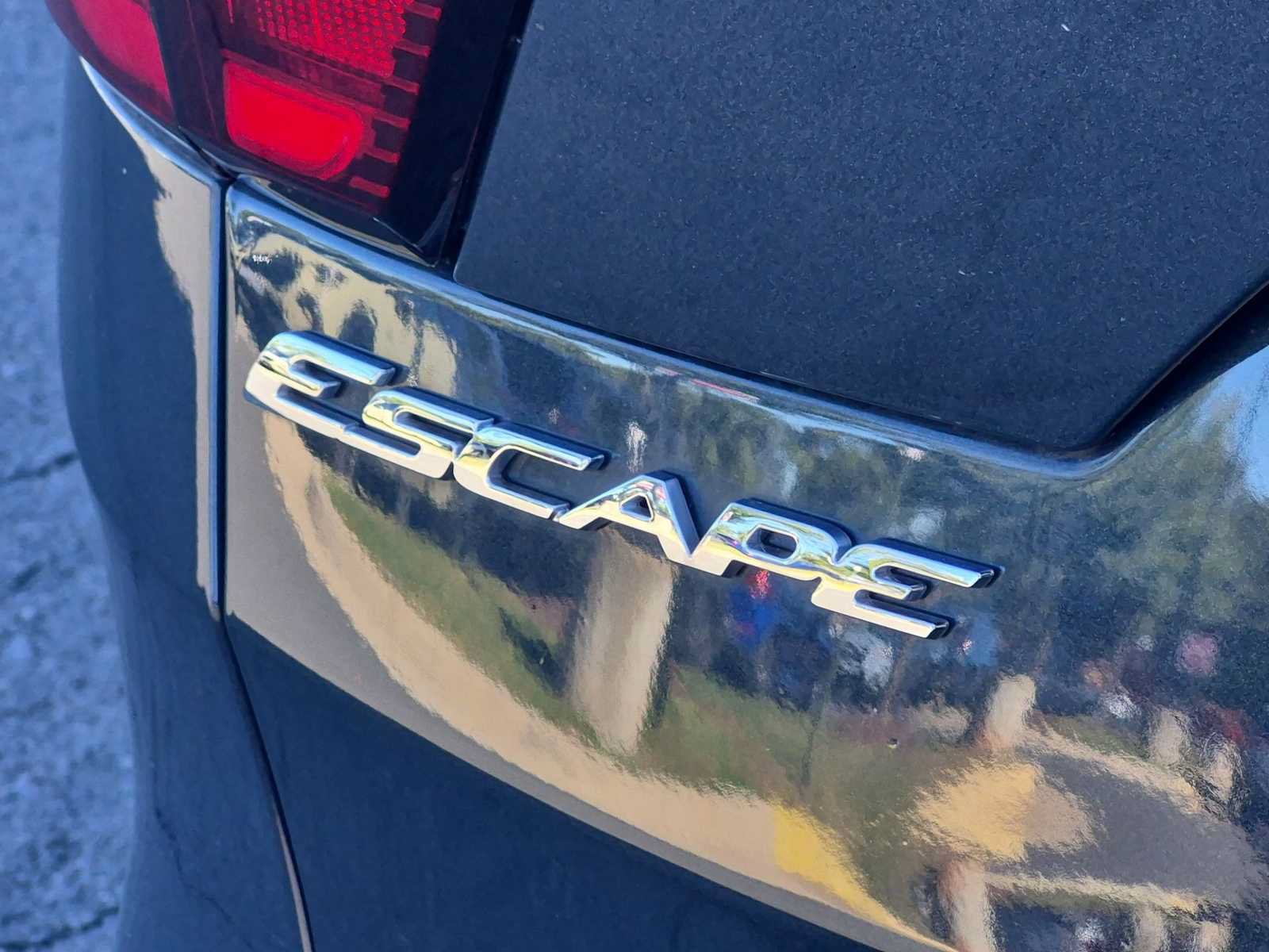 Used 2019 Ford Escape SE FWD image 13
