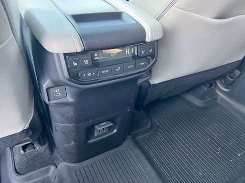 Used 2024 Toyota Grand Highlander AWD Hybrid image 34