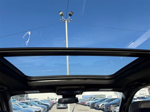 Used 2023 Chevrolet Tahoe Z71 w/ Luxury Package image 22