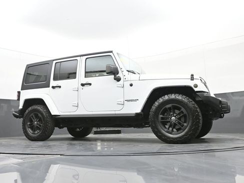 Used 2017 Jeep Wrangler Unlimited Sahara image 40