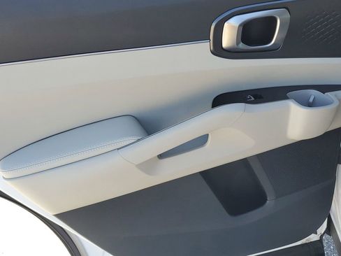 Used 2025 Kia Sorento EX w/ Panoramic Sunroof Package image 44