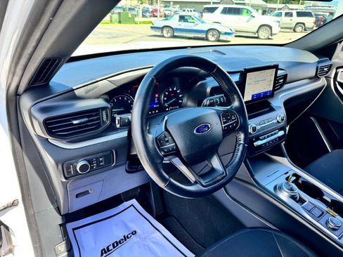 Used 2020 Ford Explorer XLT AWD/4WD image 9