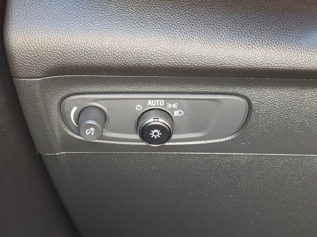 Used 2023 Buick Envision Preferred FWD image 22