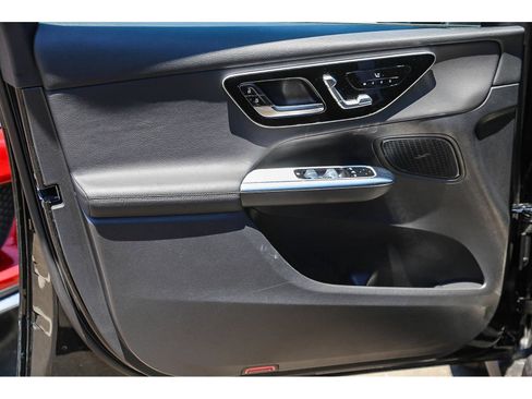 Used 2025 Mercedes-Benz GLC 350e 4MATIC image 18