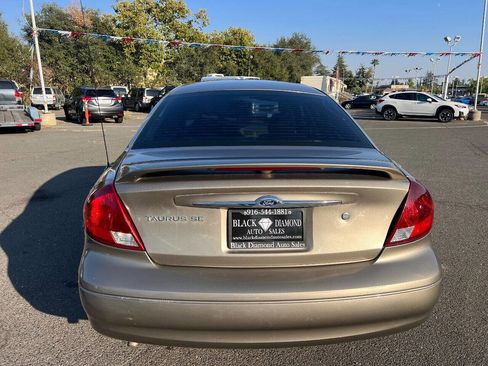Used 2003 Ford Taurus SE image 9
