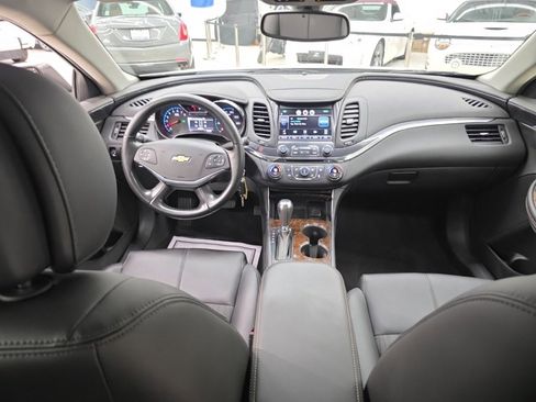 Used 2014 Chevrolet Impala LT w/ Convenience Package FWD image 10