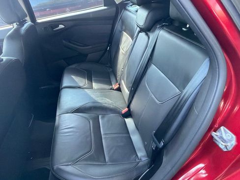 Used 2017 Ford Focus Titanium w/ Titanium Technology Package FWD image 10