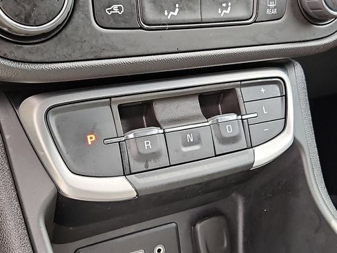 Used 2024 GMC Terrain SLE AWD/4WD image 14