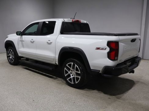 Used 2023 Chevrolet Colorado Z71 w/ Z71 Convenience Package 2 AWD/4WD image 6
