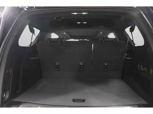 Used 2026 Chevrolet Suburban High Country AWD/4WD image 29