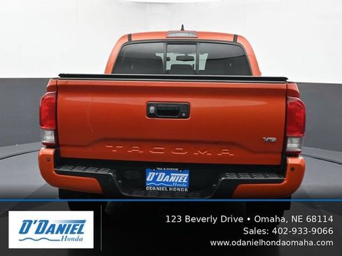 Used 2016 Toyota Tacoma TRD Off-Road AWD/4WD image 5