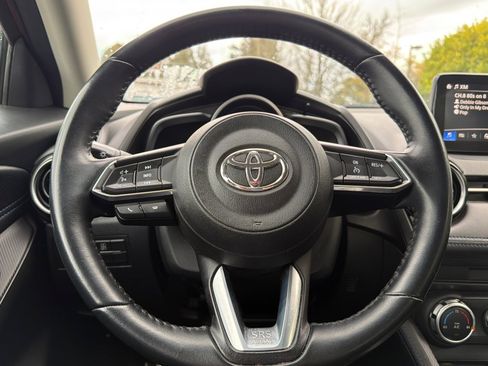 Used 2020 Toyota Yaris XLE image 24