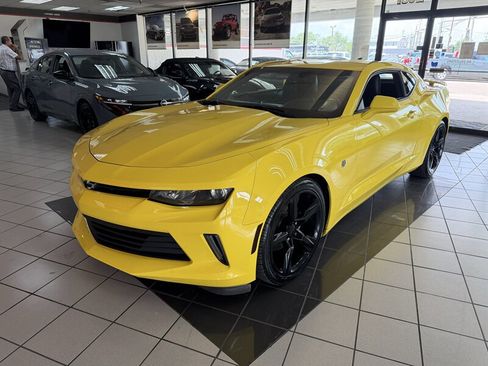 Used 2017 Chevrolet Camaro LT RWD image 1