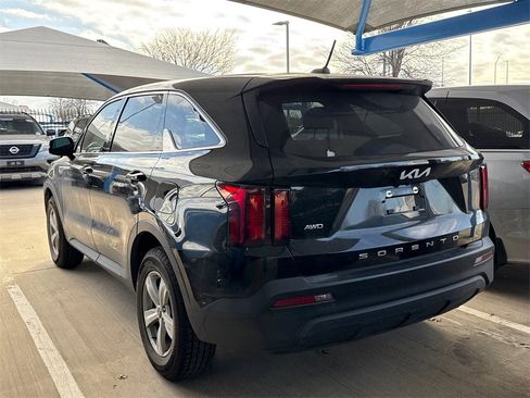 Used 2022 Kia Sorento LX image 5