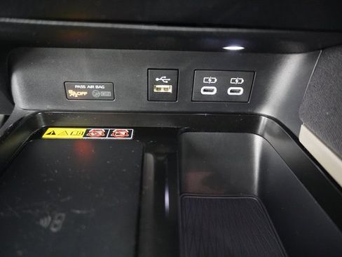 Used 2025 Toyota Camry LE image 30