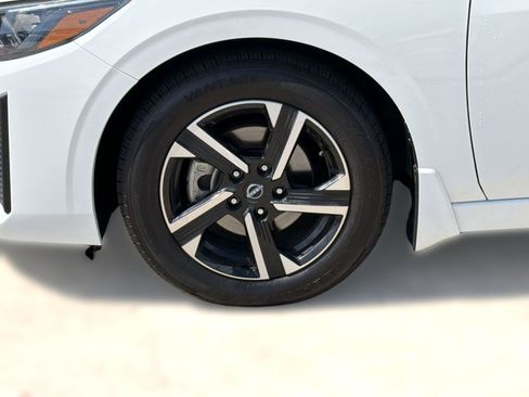 Used 2024 Nissan Sentra SV FWD image 12