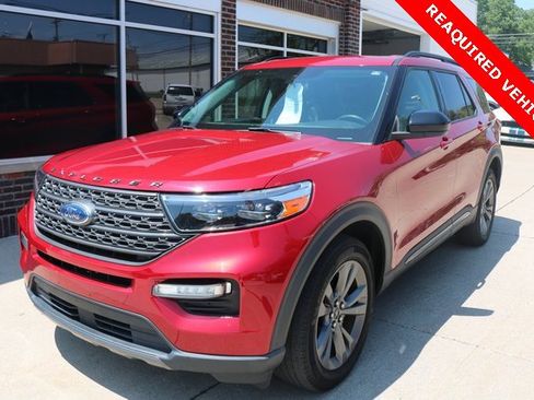 Used 2022 Ford Explorer XLT w/ Equipment Group 202A image 4