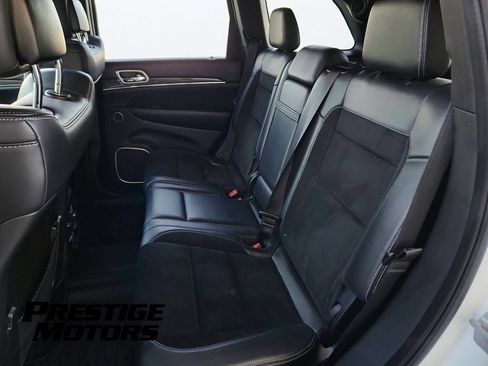 Used 2015 Jeep Grand Cherokee SRT w/ Luxury Group II AWD/4WD image 21