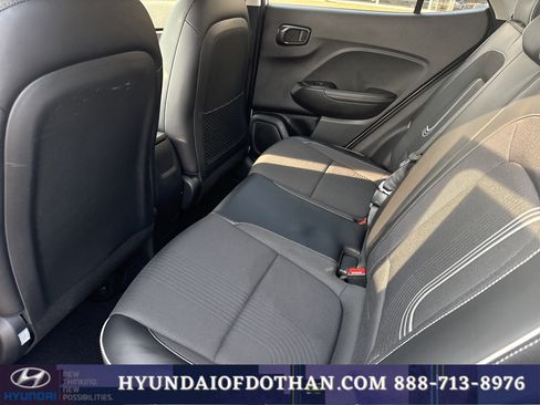 Certified 2022 Hyundai Venue Limited FWD image 14