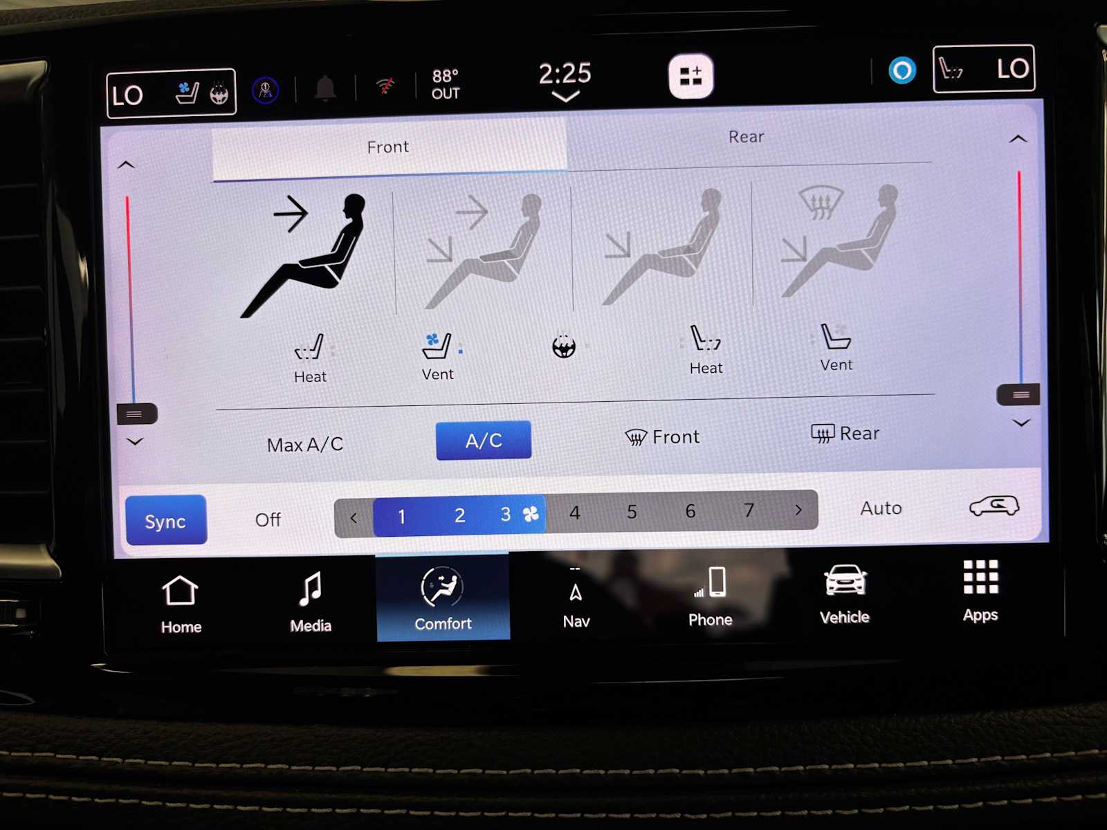 Certified 2024 Chrysler Pacifica Limited FWD image 25