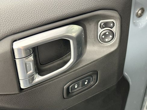 Used 2025 Jeep Gladiator Sport AWD/4WD image 17