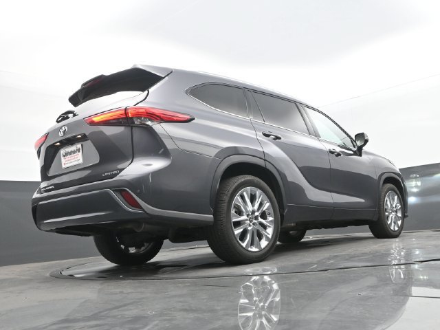 Used 2021 Toyota Highlander Limited FWD image 11