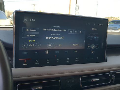 Used 2022 Lincoln Nautilus Reserve image 15