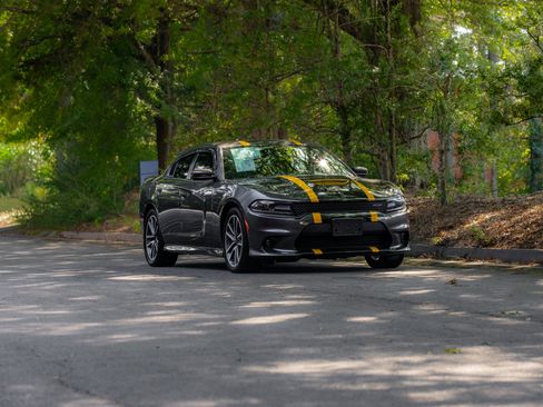 Used 2020 Dodge Charger R/T w/ Plus Group RWD image 42