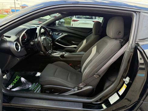 Used 2017 Chevrolet Camaro LT w/ Technology Package image 18