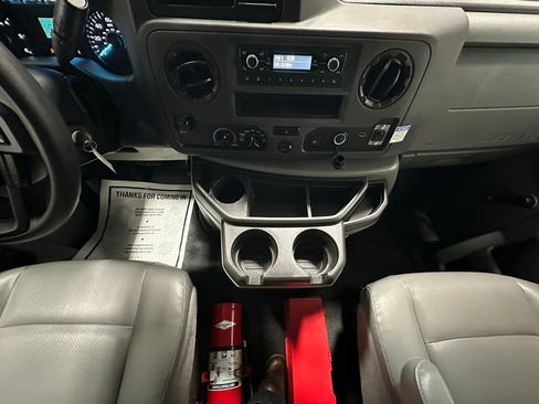 Used 2024 Ford E-350 and Econoline 350 Super Duty image 27