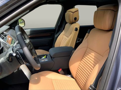 New 2026 Land Rover Discovery Dynamic SE AWD/4WD image 12