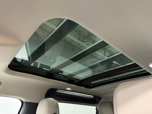 Used 2023 Land Rover Defender 90 S AWD/4WD image 17