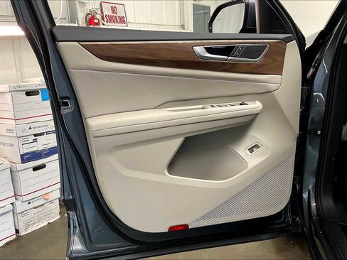 New 2025 Volkswagen Atlas SE image 23