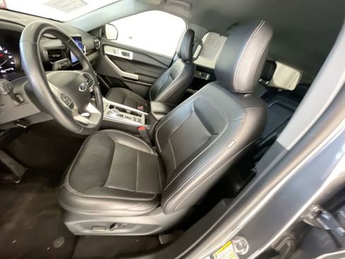 Used 2023 Ford Explorer Limited image 11