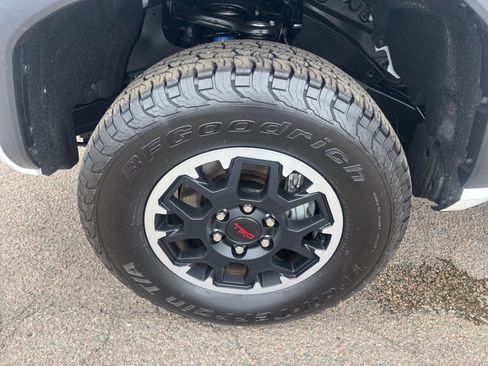 Used 2025 Toyota Tacoma TRD Off-Road image 30